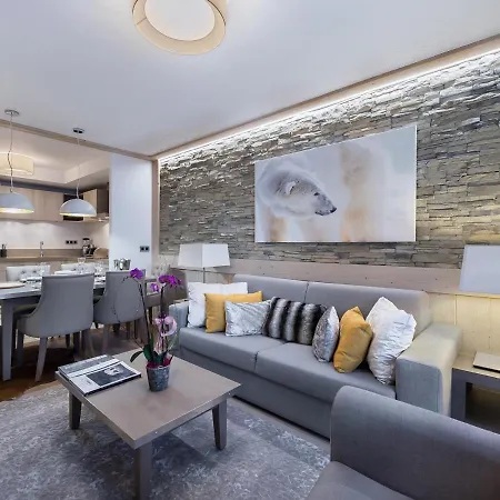Moderne A Village, Pres Des Commerces Et Pistes, Parking Et Salle De Fitness Inclus - Fr-1-562-38 * Courchevel